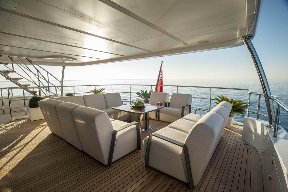 Аренда яхты Benetti Crystal 140 - NELA (Soy Amor) во Франции